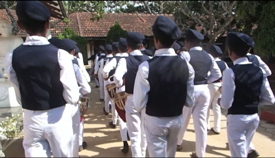 marching Kadawalawewa.JPG